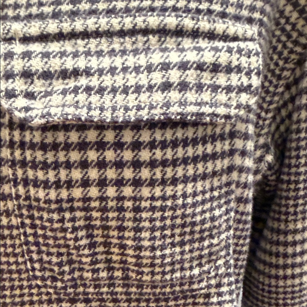 Hollister Flanned Brown and White Houndstooth Button-Up Shirt - Picture 5 of 10